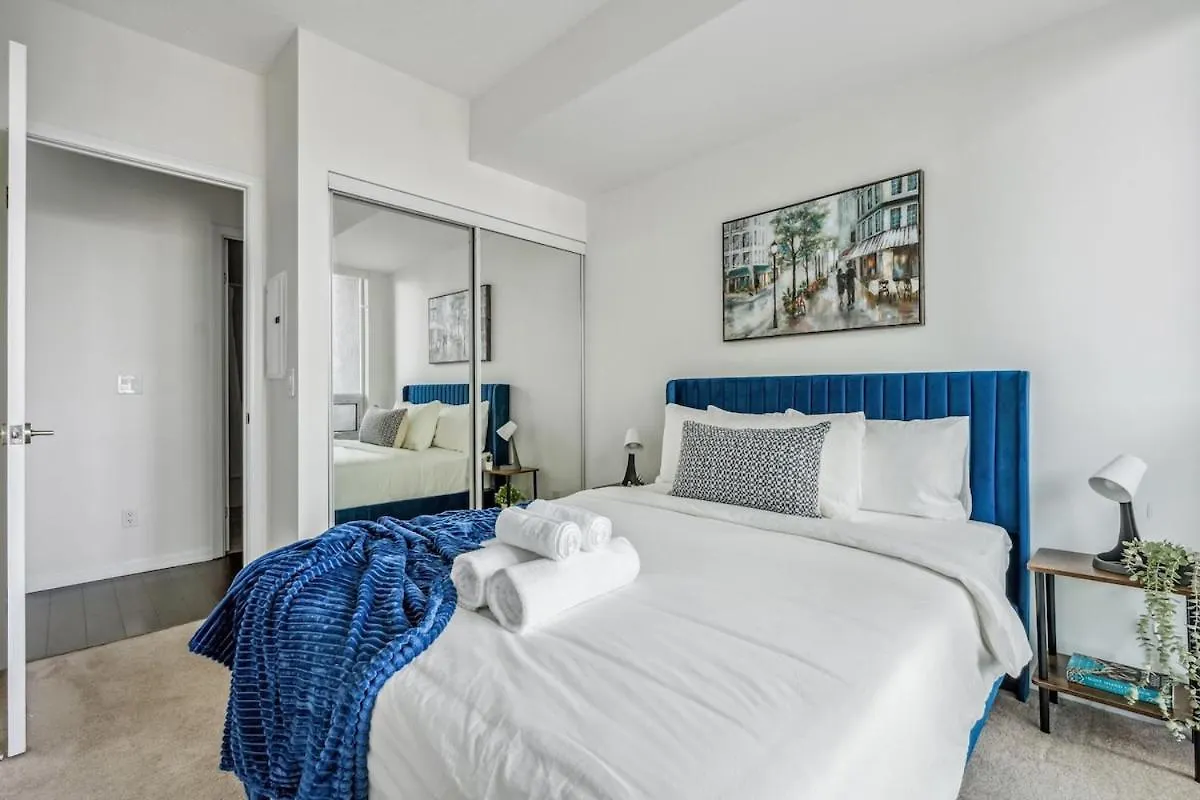 Spacious 2Br Condo Downtown, Lakeshore, Parking 토론토 캐나다