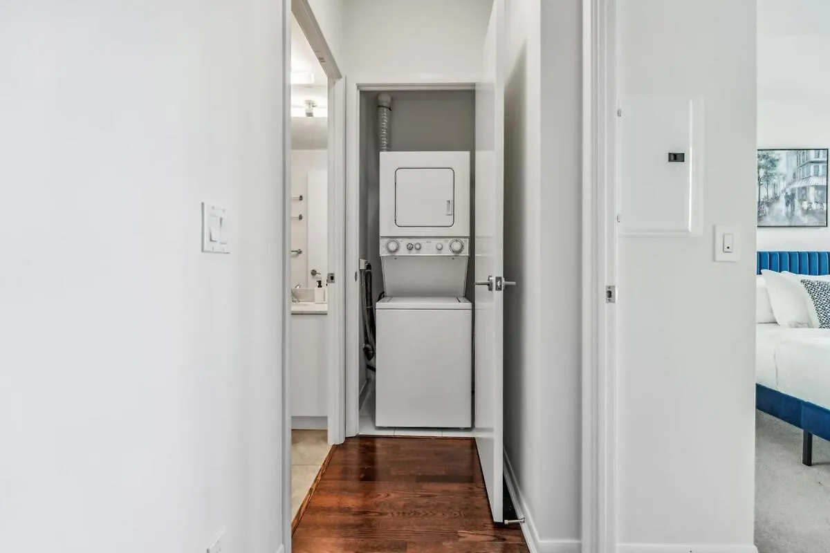 Spacious 2Br Condo Downtown, Lakeshore, Parking Toronto Apartamento