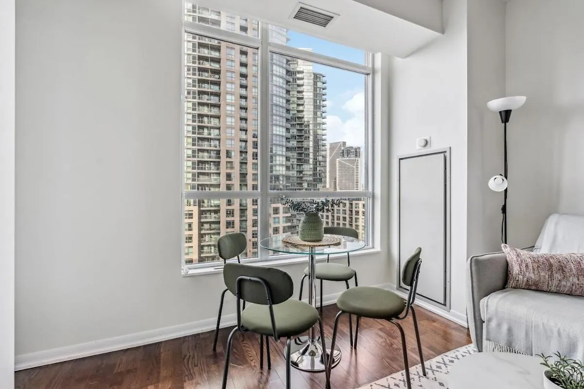 Spacious 2Br Condo Downtown, Lakeshore, Parking Toronto Apartamento
