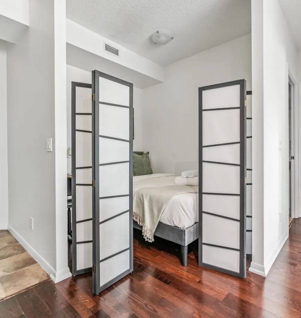 Spacious 2Br Condo Downtown, Lakeshore, Parking Toronto Apartamento